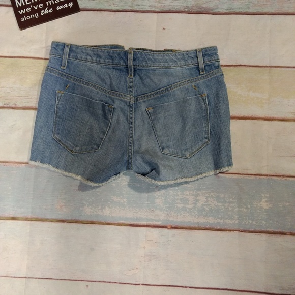 Size 4 denim shorts - Picture 2 of 3